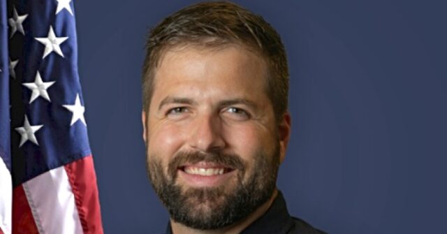 Kansas Police Officer Fatally Shot While Serving