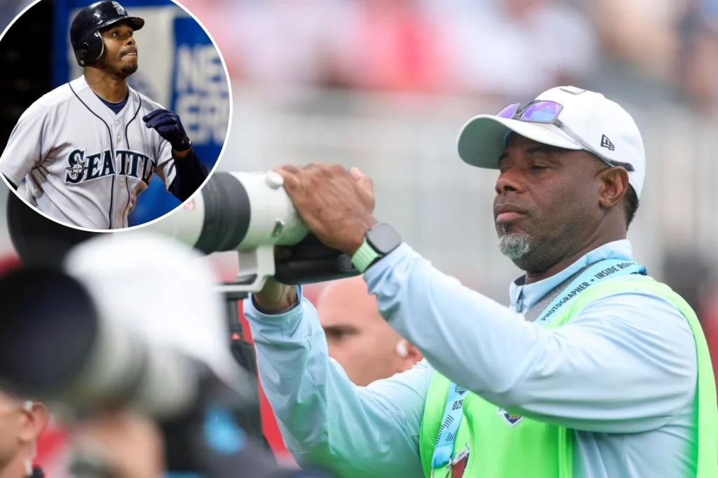 Ken Griffey Jr. tries out his photography skills at the Ryder Cup