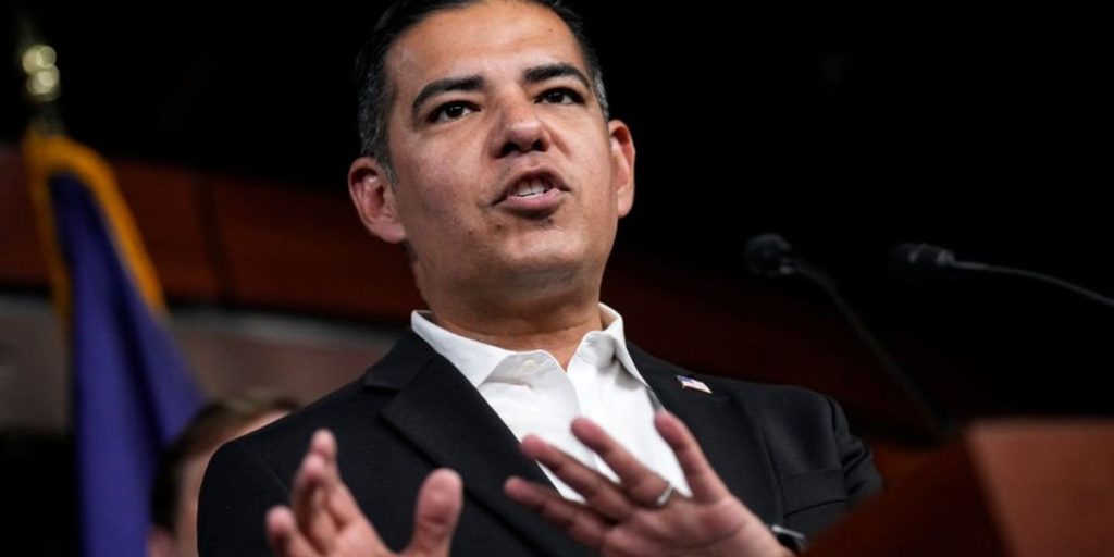 Leavitt clarifies the truth about Trump's supposed birthday letter related to Epstein