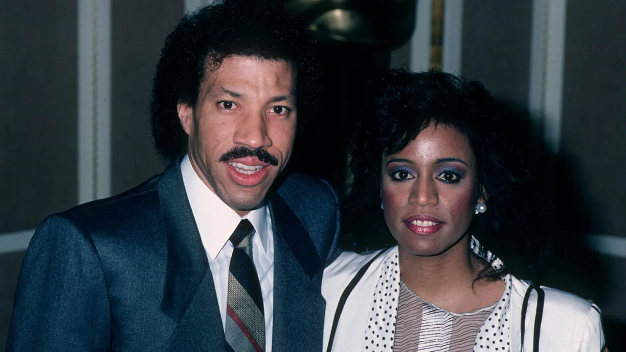 Lionel Richie reveals details about the 1988 scandal that led to the end of his first marriage.