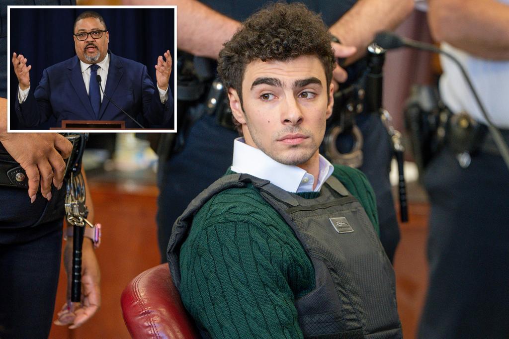 Luigi Mangione delaying decision on whether to use mental health defense in NYC murder trial.