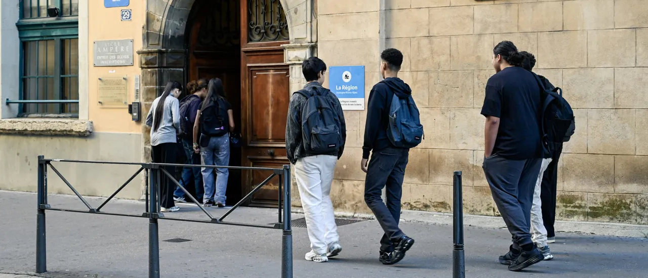 Man Arrested for Attempting to Enroll at High School