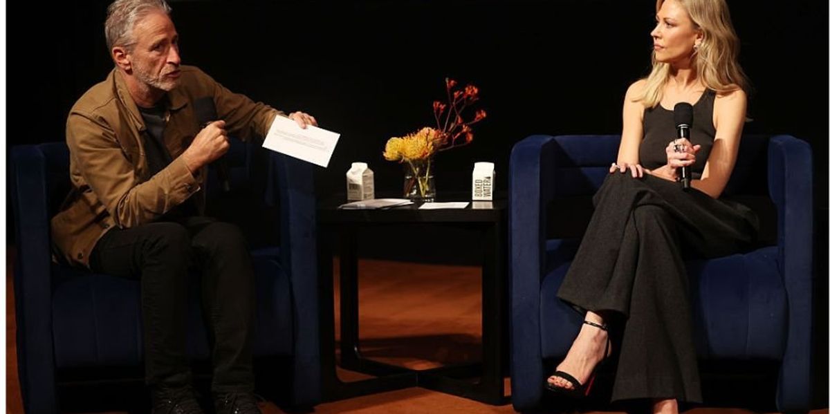 Manspreading Stewart pushes female co-host out of 'Daily Show' seat