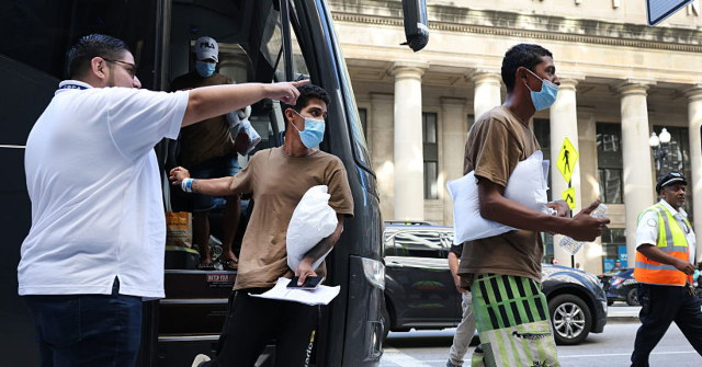 Many Migrants Choosing to Leave Chicago on Their Own