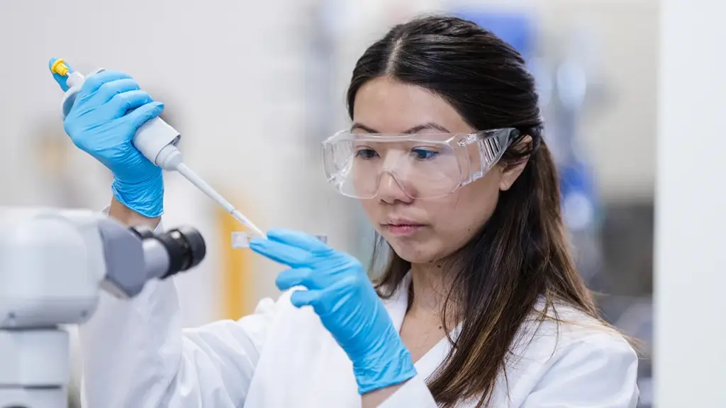 Mao survivor cautions against Trump's plan for 600,000 Chinese students