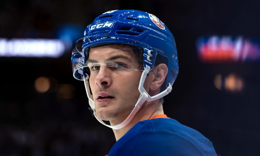 Mat Barzal of the Islanders feels 'confident' about his knee following surgery
