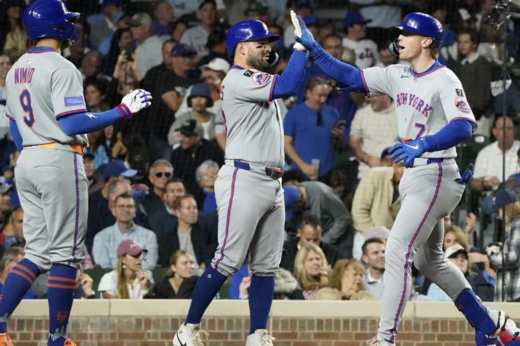 Mets defeat Cubs to keep narrow advantage in chase for final NL wild-card position