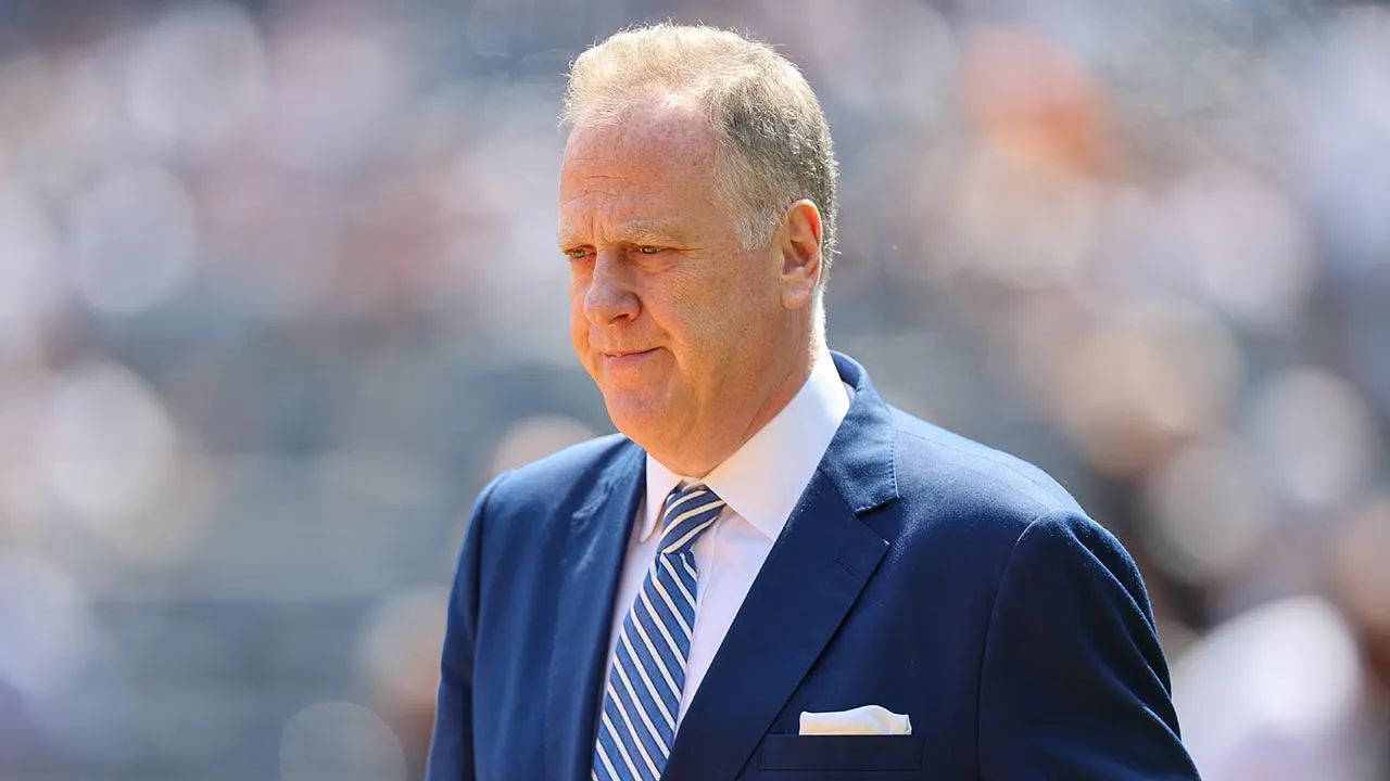 Mets fans upset Yankees broadcaster Michael Kay