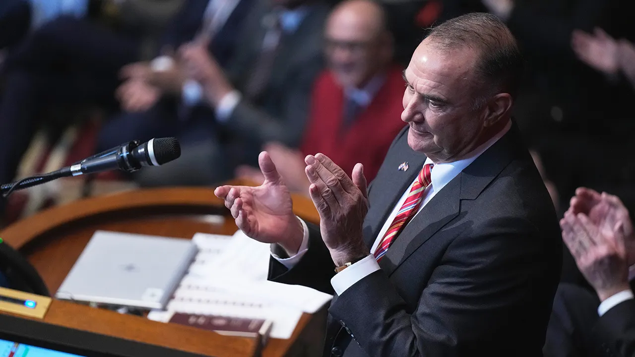 Missouri governor approves new congressional redistricting plan supported by Trump