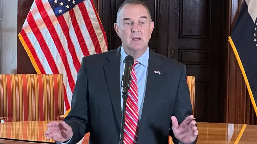 Missouri governor approves new map favored by Republicans