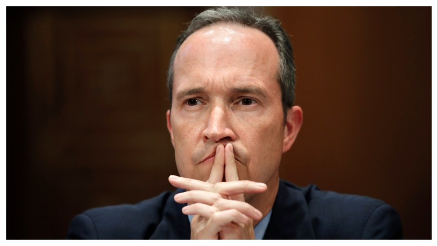 New York City independent mayoral candidate withdraws from the competition, calls for unity against Mamdani.