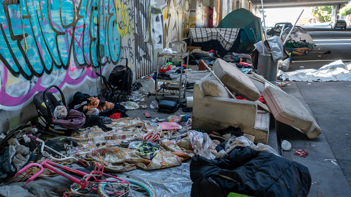 Oakland councilman puts forward a proposal to close homeless camps.