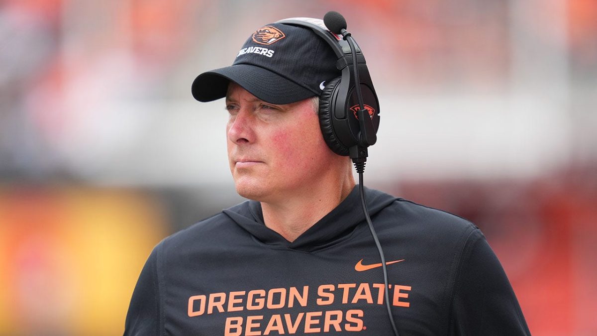 Oregon State head coach criticizes special teams following strange incident