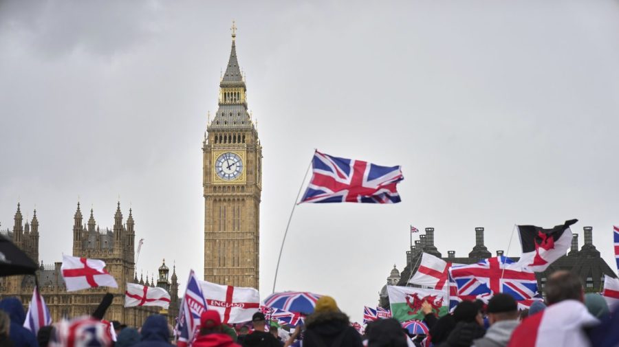 More than 100K people pack London streets in march organized by far-right activist Tommy Robinson