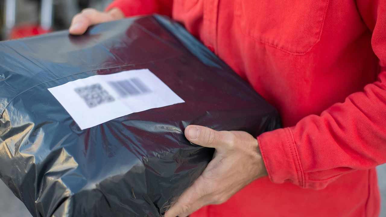 Packages with QR codes could lead to significant fraud, FBI cautions