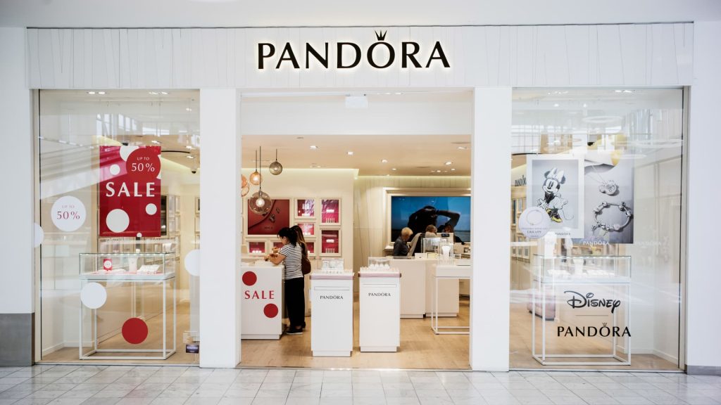 Pandora's stock drops 3.5% following CEO's retirement announcement