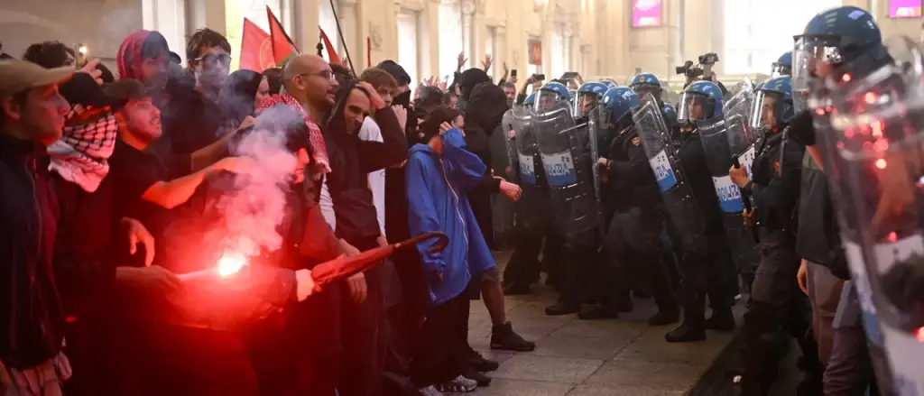 Pro-Palestine Demonstrators Clash with Police as Strikes Affect Several Italian Cities
