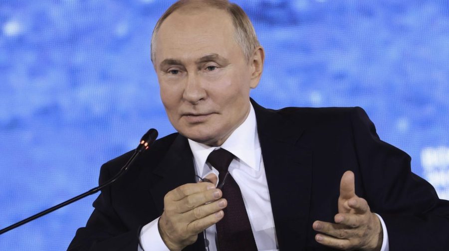 Putin: Western troops deployed to Ukraine would be 'legitimate targets'