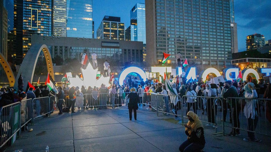 Quebec intends to prohibit street prayers during ongoing political protests