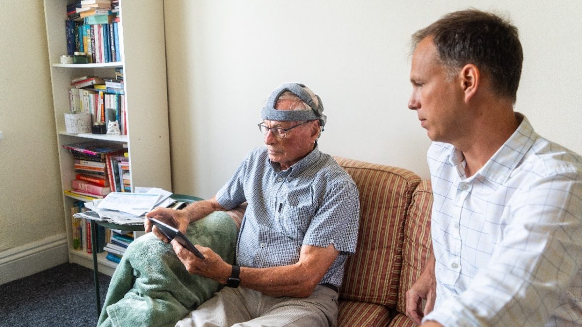 Quick 3-minute brain test identifies early signs of Alzheimer's at home with EEG