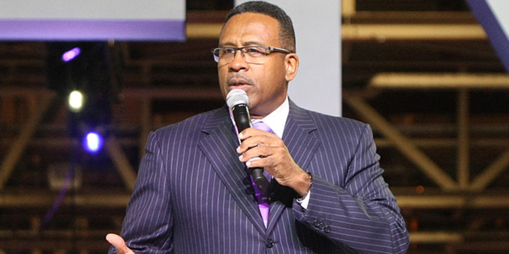 Radio host raises outrageous concern about Charlie Kirk tributes at NFL games — but real players think differently