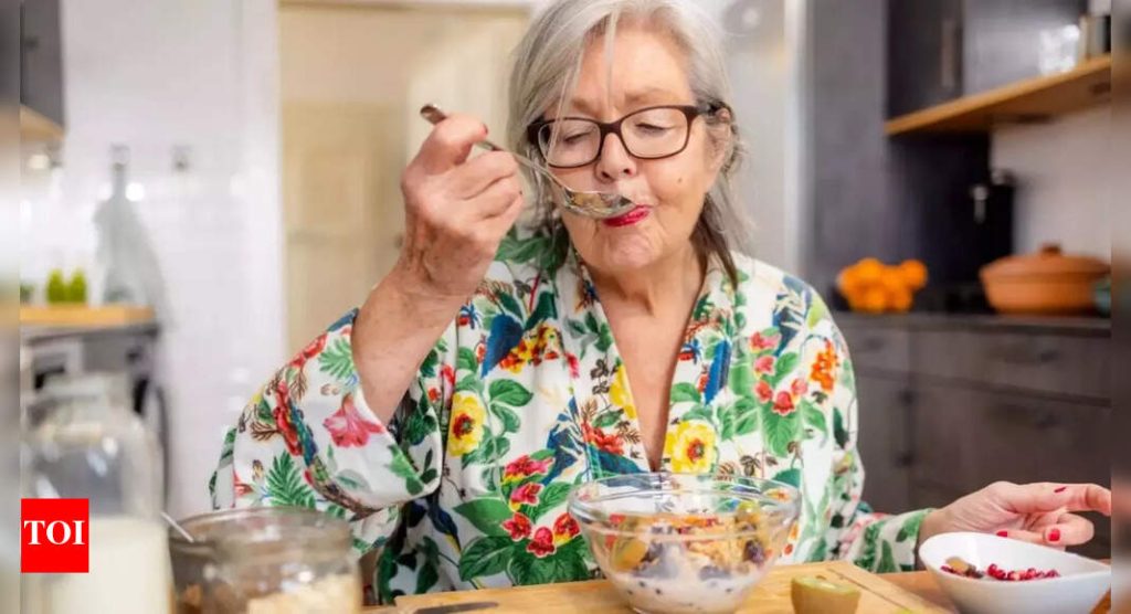 Research shows that having breakfast later is associated with a higher risk of death; here's what you should understand and consider.