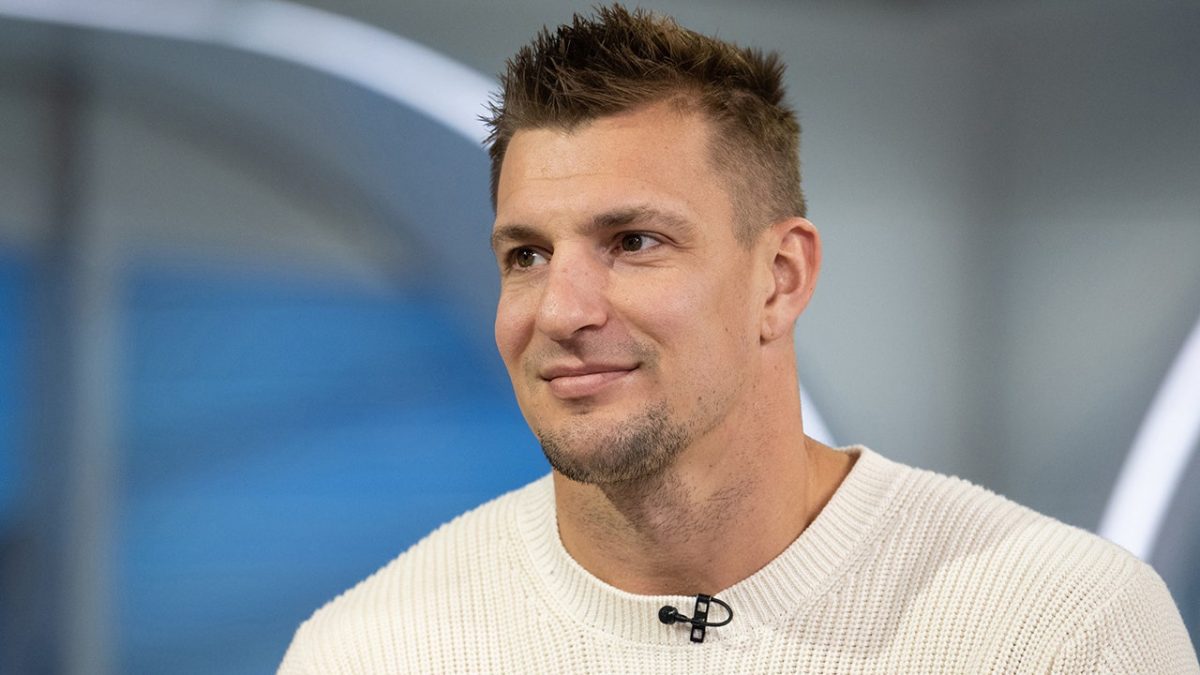 Rob Gronkowski forecasts the Chiefs' decline following the Eagles' breakthrough.