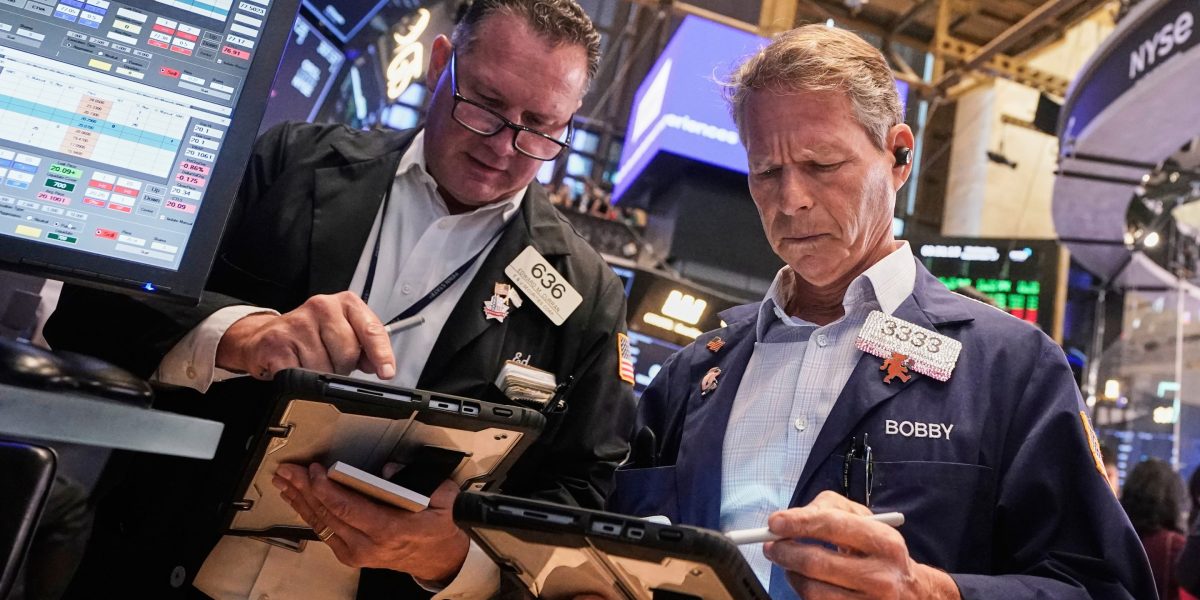 S&P 500 experiences its longest decline in over a month as Wall Street faces a third consecutive loss