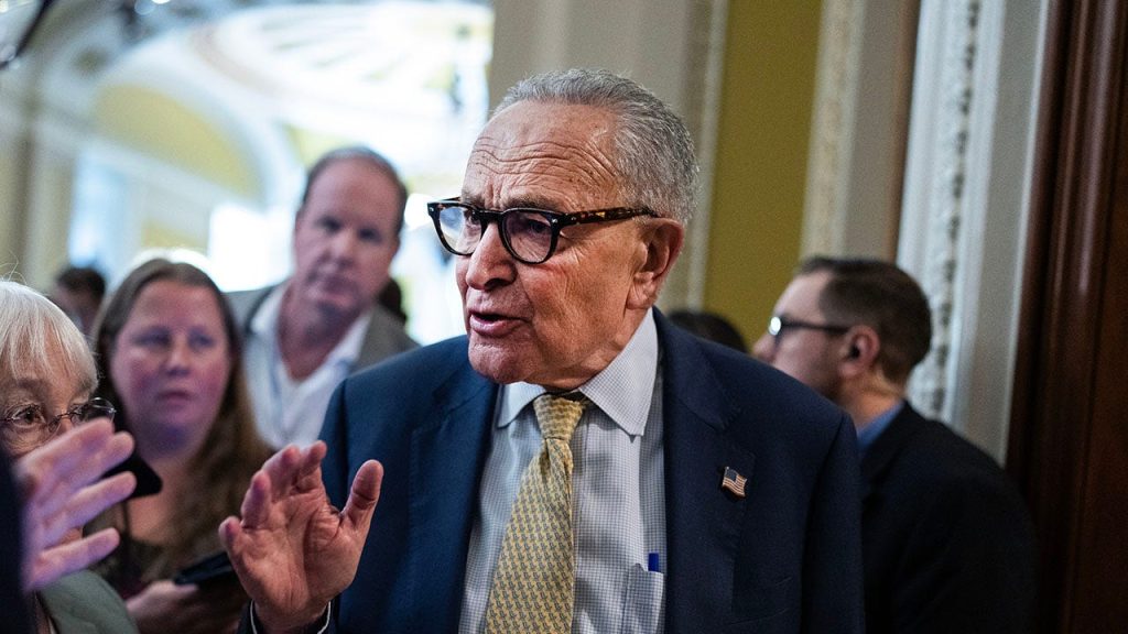 Schumer quiet as Hochul supports Mamdani, increasing pressure on Jeffries