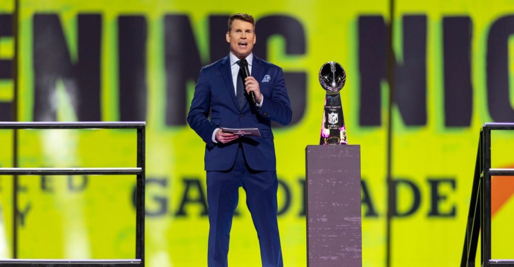 Scott Hanson's biggest asset as NFL Redzone host is valuing the intelligence of NFL fans.