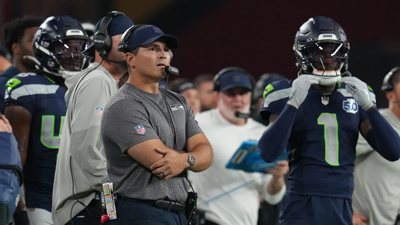 Seahawks make puzzling mistake against Cardinals