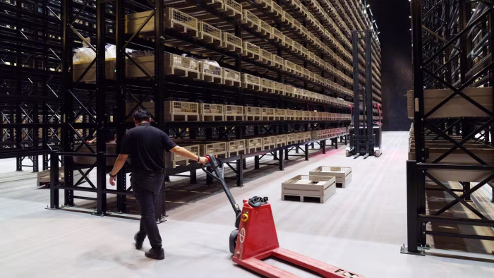 Singapore and Hong Kong compete in precious-metal trading