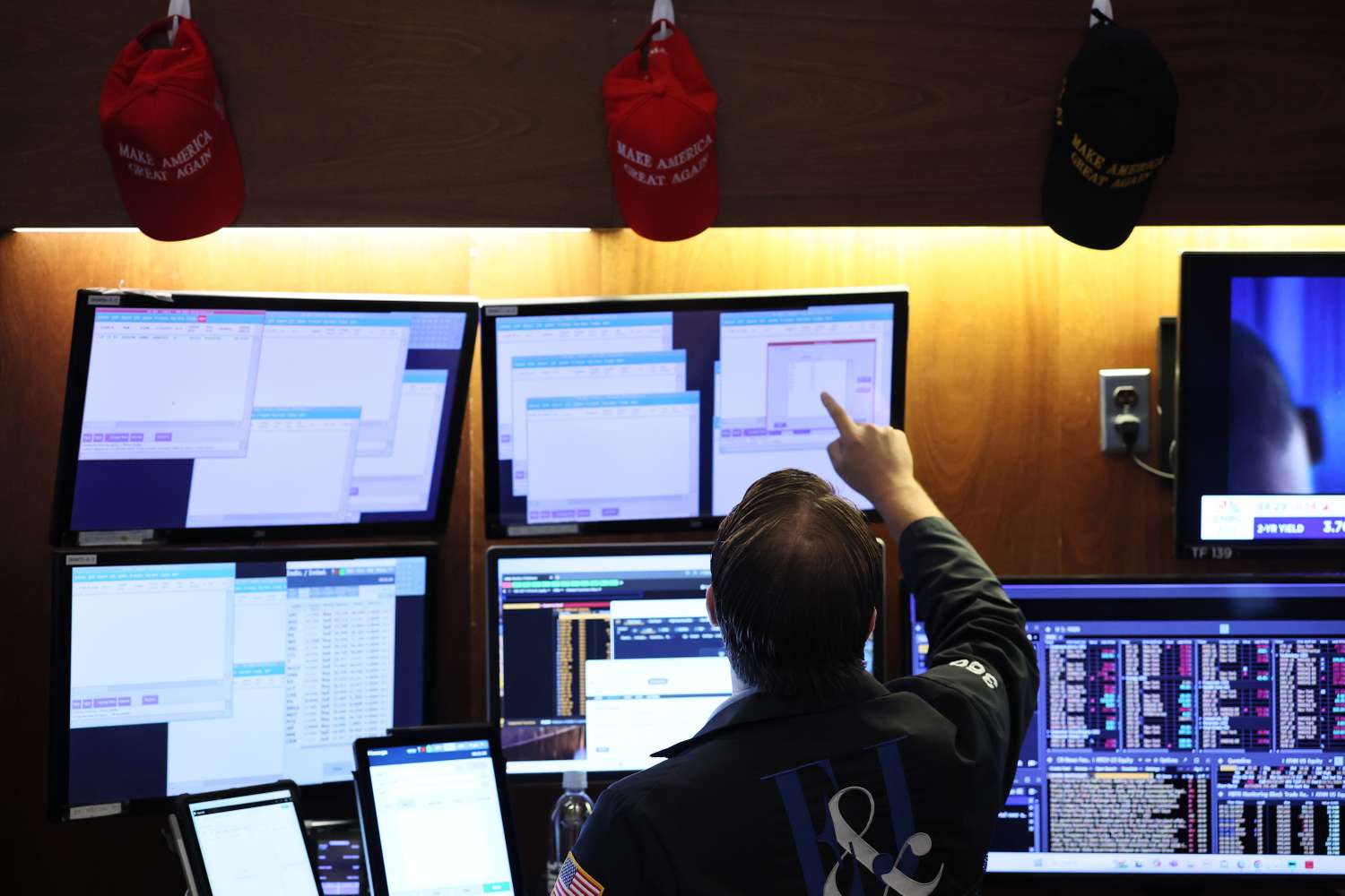 Stock Markets Today: Mixed Results; Dow and S&P 500 Reach New Record Highs, Nasdaq Drops Back; Fed Chair Powell to Make First Comments Since Rate Cut