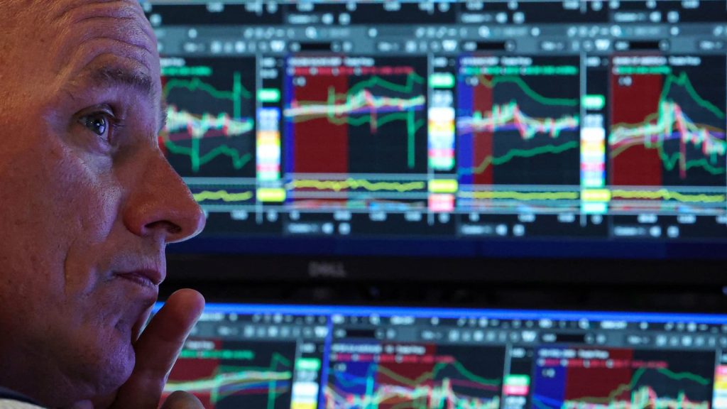 Stock futures show minimal movement as traders anticipate important Fed rate forecasts: Live updates