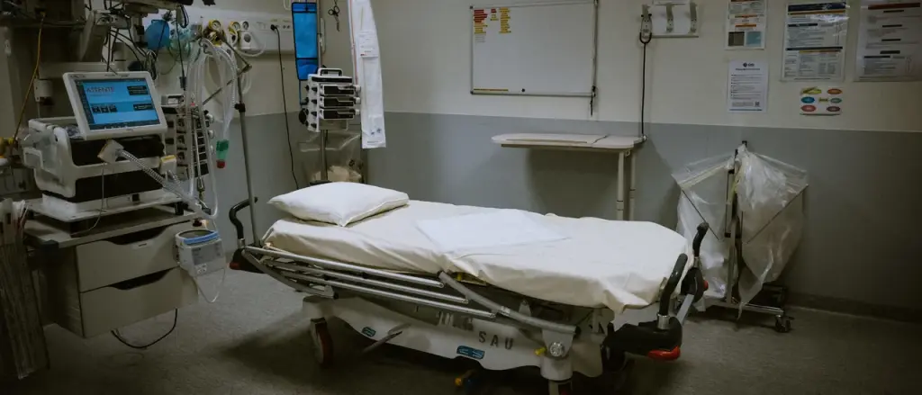 Surgeon Admits to Insurance Fraud After Removing His Own Legs for a Sexual Fetish