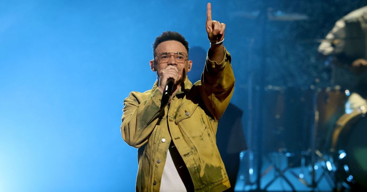 Tauren Wells Stops Concert to Share a Meaningful Prayer for Crowder Following His Injury