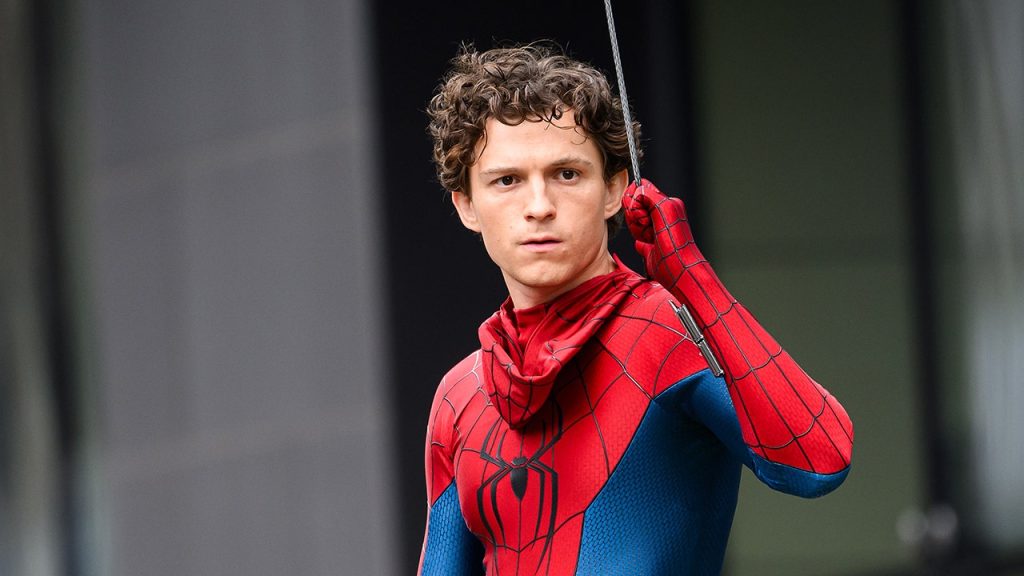Tom Holland, the star of 'Spider-Man', hospitalized due to an injury on set.