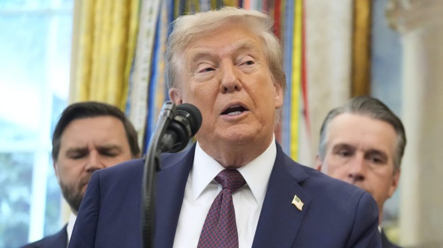 Trump dismisses health rumors: "It's a bit absurd"