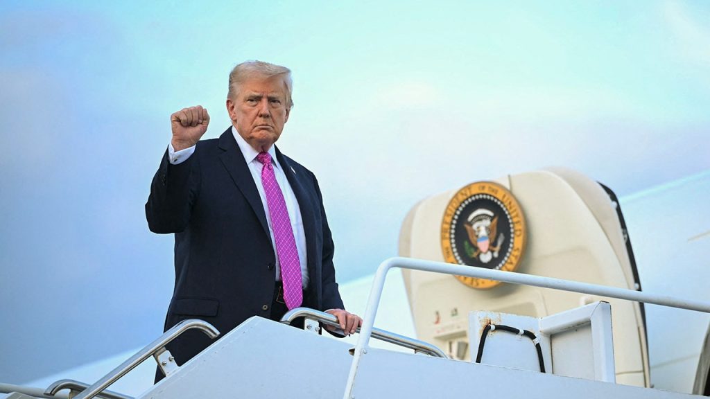 Trump gives unclear answers to queries about intervening in Venezuela