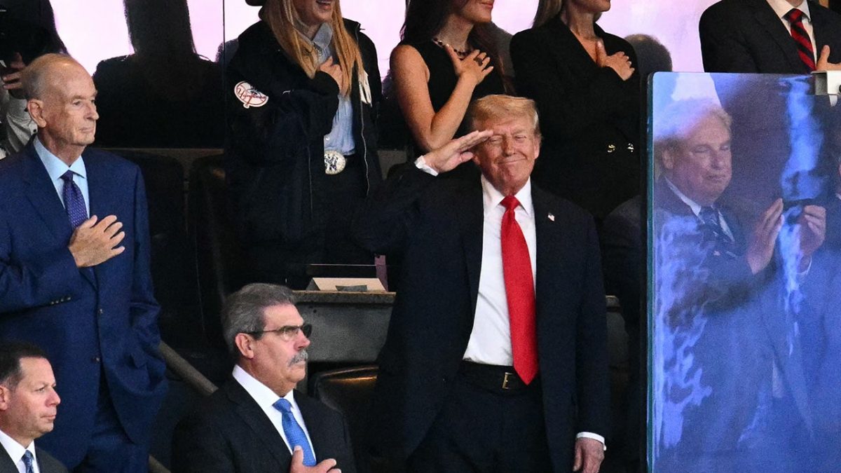 Trump receives applause from Yankees fans