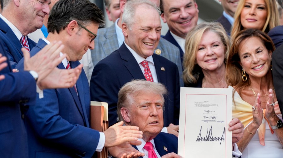 Trump&rsquo;s &lsquo;grand, appealing plan&rsquo; to reduce the U.S. population: CBO