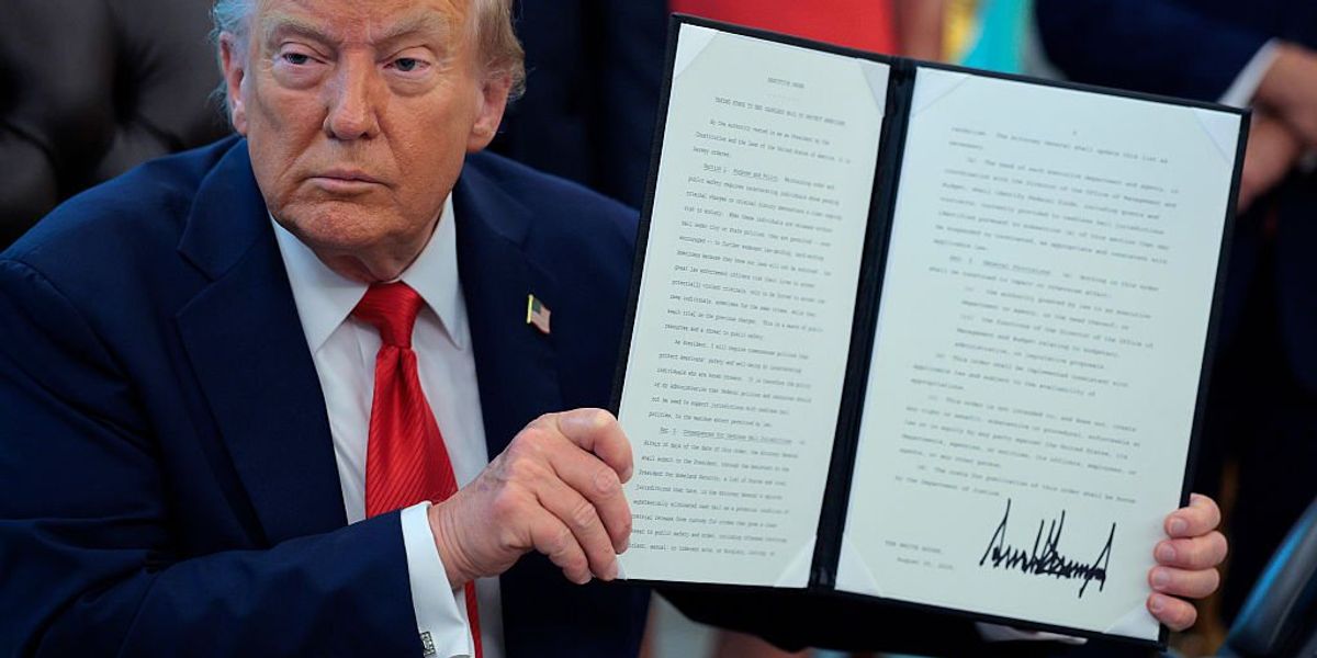 Trump's executive order on flag burning supports the Constitution