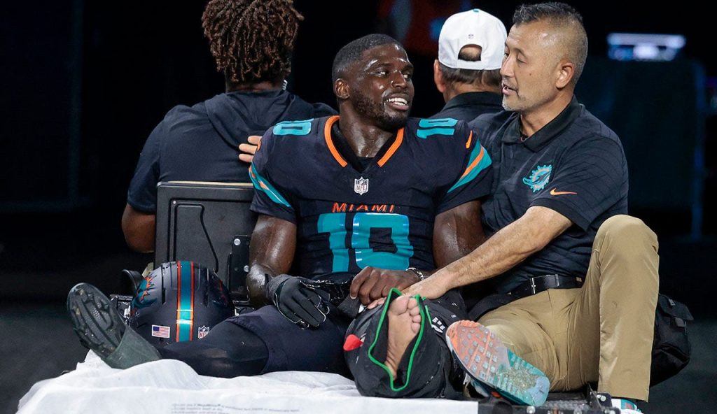 Tyreek Hill's injuries disclosed after being taken off the field against the Jets