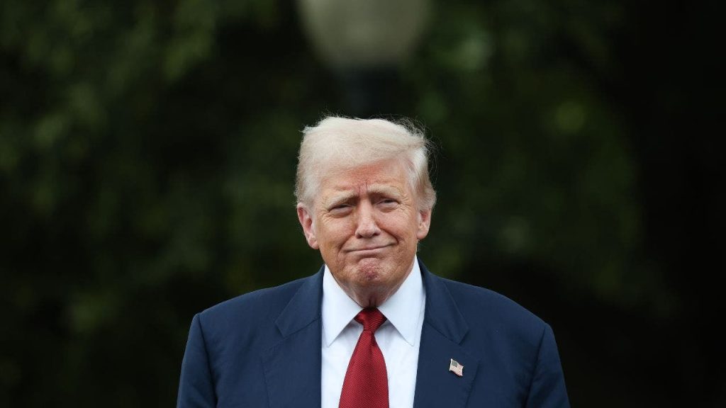 US tariff income reaches a record $30 billion in August 2025.