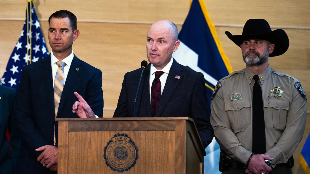 Utah Governor Spencer Cox describes social media as 'a cancer' on '60 Minutes'