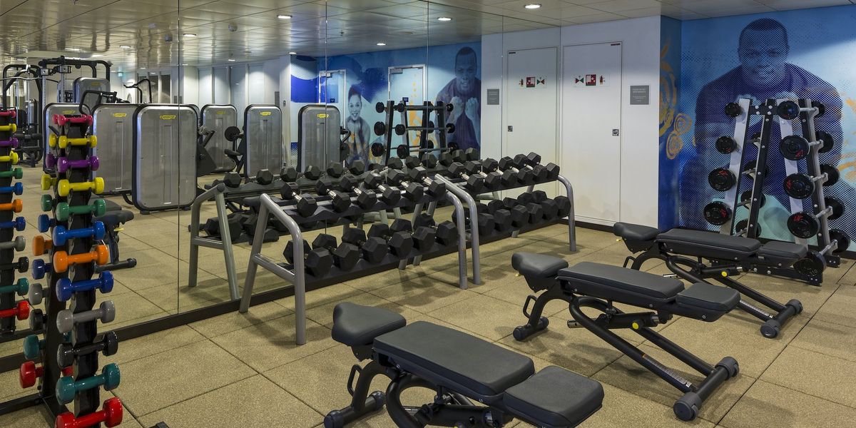 Video captures supposed thieves attempting to rob an 87-year-old man, who is also a courageous weight lifter.