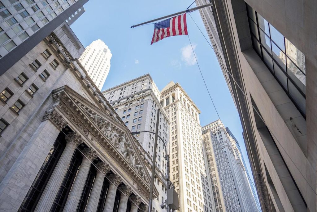 Wall Street hovers near its highs as its steady rise pauses