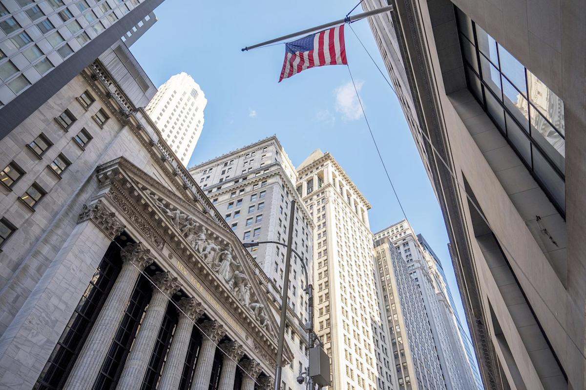 Wall Street hovers near its highs as its steady rise pauses