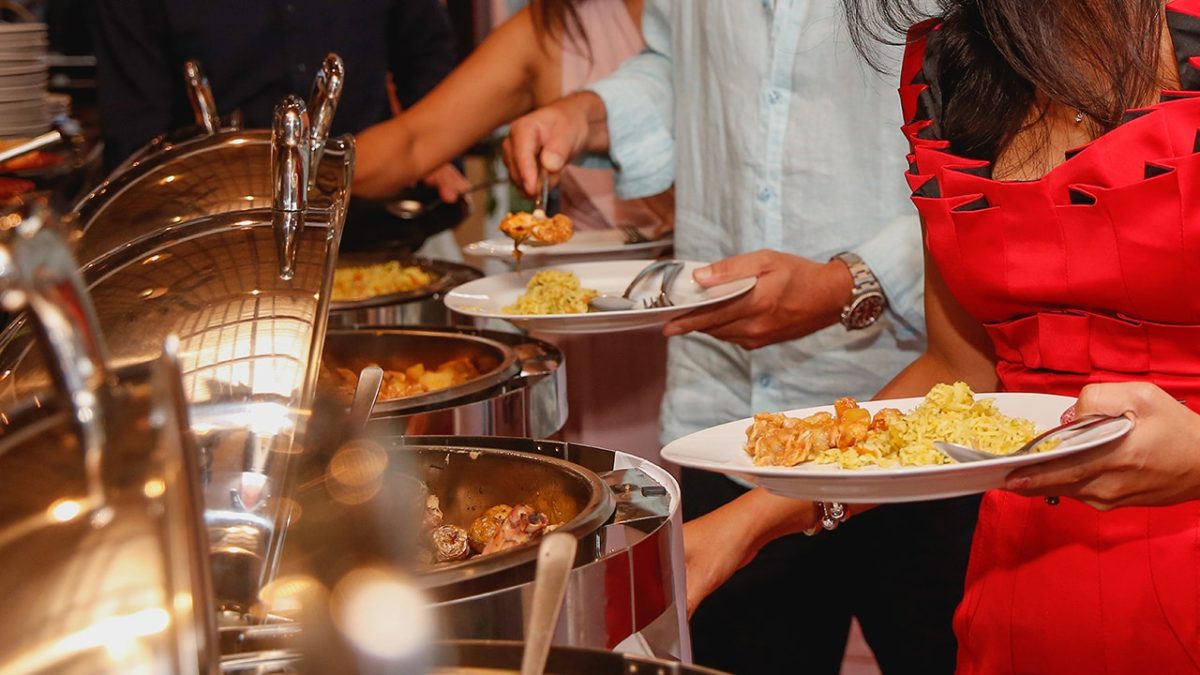 Wedding attendee faced backlash for secretly bringing personal food to the reception