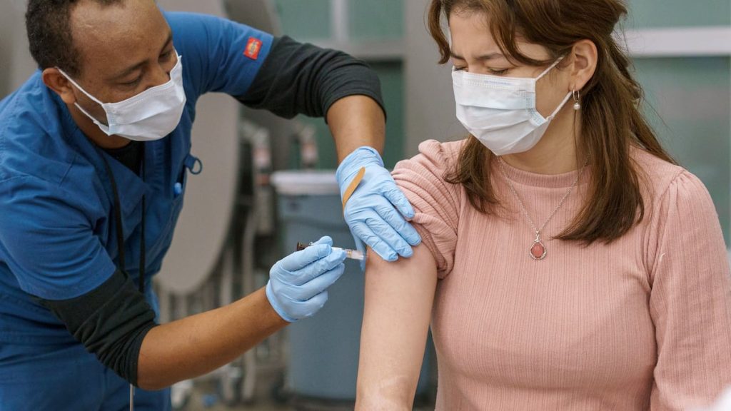 West Coast governors release COVID-19 vaccine recommendations following CDC worries